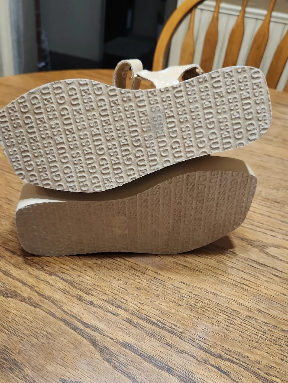NEW Guess gwDaysa Wedge Sandals Size 7